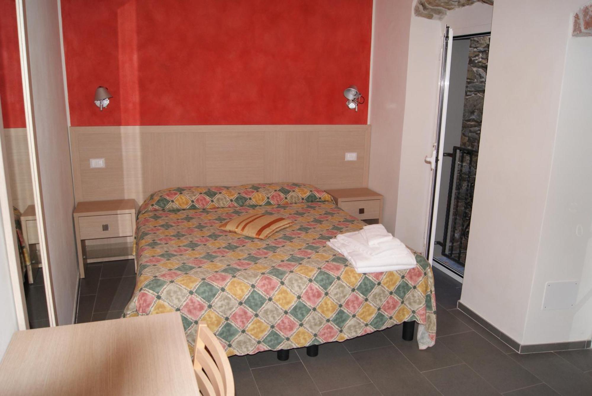 Hotel La Zorza Риомаджиоре Экстерьер фото
