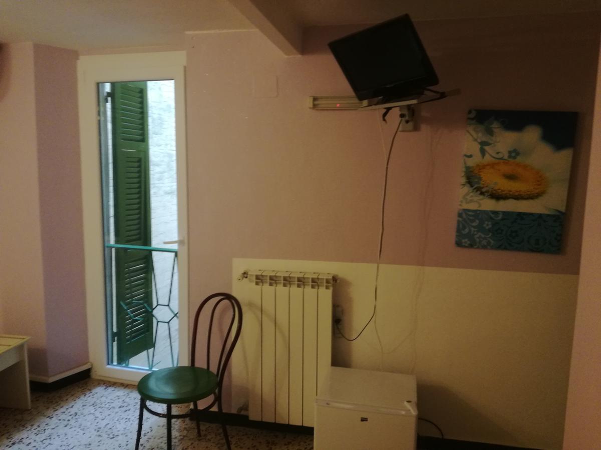 Hotel La Zorza Риомаджиоре Экстерьер фото