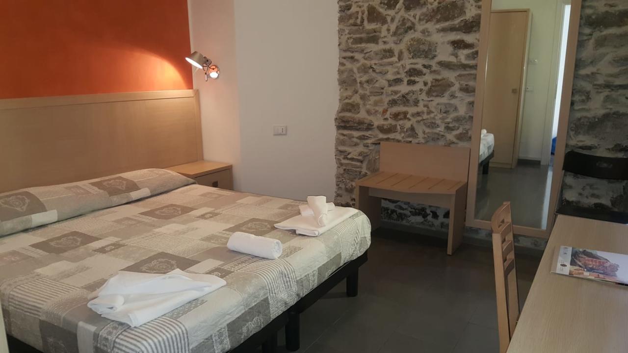 Hotel La Zorza Риомаджиоре Экстерьер фото